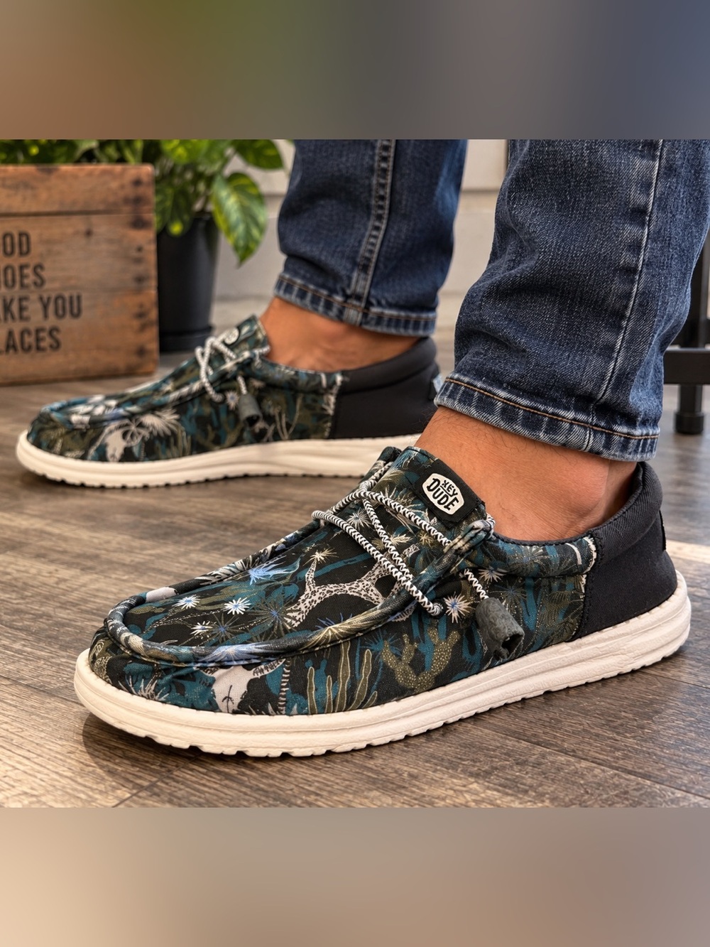 HEYDUDE Wally Funk Oasis Black Blue Cactus Southwestern Desert Print Men’s 8